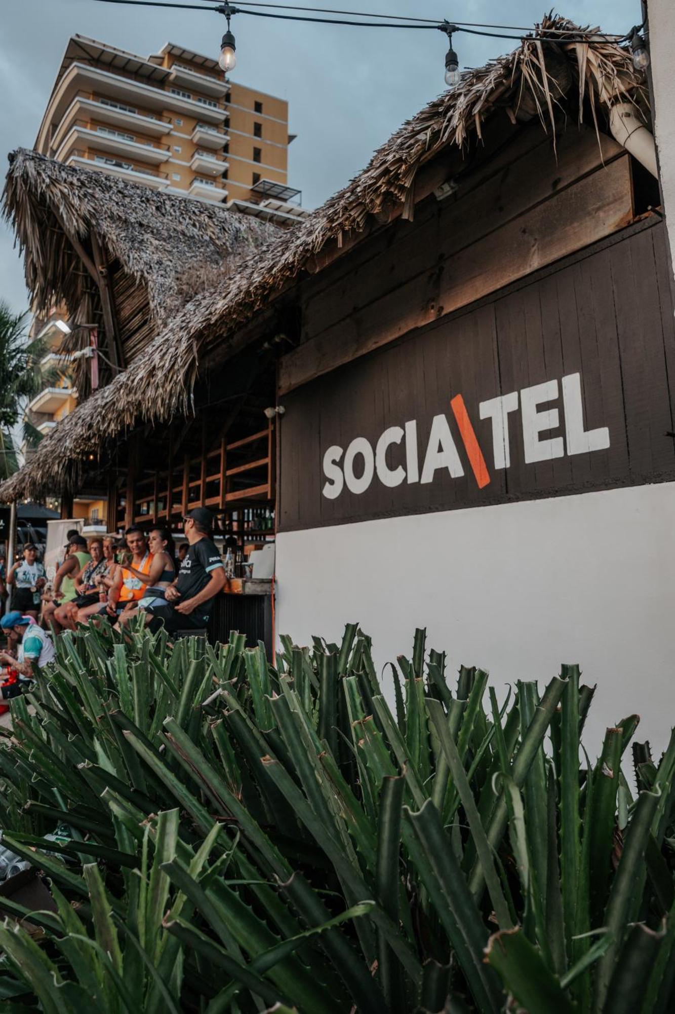 Отель Socialtel Хако Экстерьер фото